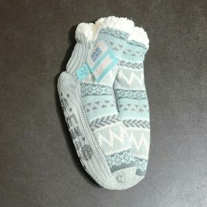 Muk Luks slippers infused with aloe. Size 6/8